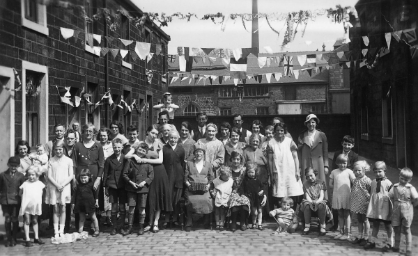 1935 Jubilee of George V. Street party, Dale St. Stubbins   Rose Bank Print works in background1935 Jubilee of George V. or Coronation of George VI 1937.  Street party, Dale St. Stubbins   Rose Bank Print works in background
17-Buildings and the Urban Environment-05-Street Scenes-027-Stubbins Lane and Stubbins area
Keywords: 1945