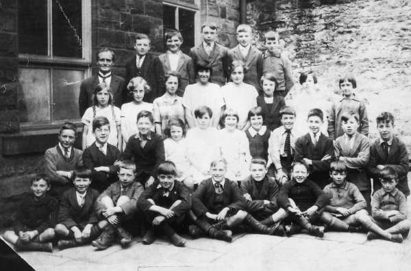1929 pupils of Holcombe School 
05-Education-01-Primary Schools-001-Emanuel Holcombe Church of England Primary School
Keywords: 1945