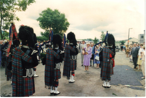 Scottish Pipe band on first train
16-Transport-03-Trains and Railways-000-General
Keywords: 1987