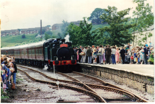 First steam train arriving 
14-Leisure-04-Events-007-Return of Steam 1987
Keywords: 1987