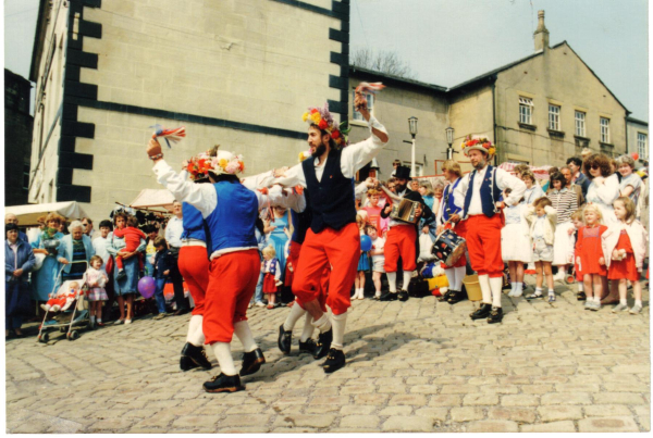 Morris dancing in Market Place 
17-Buildings and the Urban Environment-05-Street Scenes-017-Market Place
Keywords: 1987