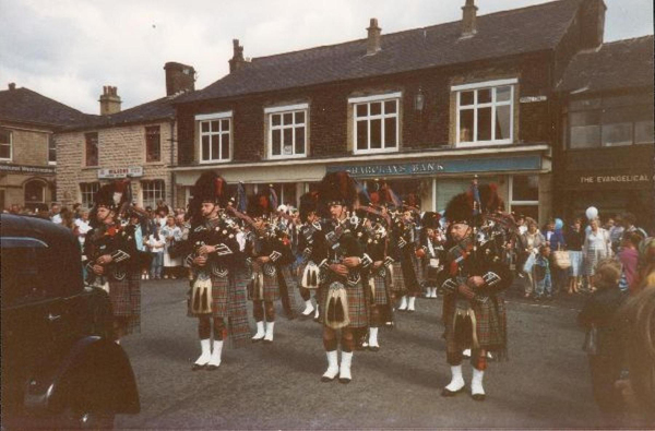 Scottish pipers on first day of steam 
14-Leisure-04-Events-007-Return of Steam 1987
Keywords: 1987