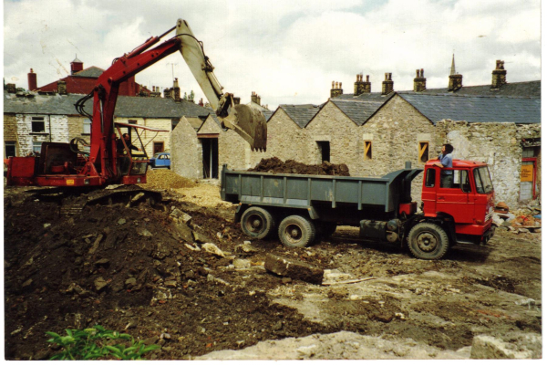 Square St re-development 
17-Buildings and the Urban Environment-05-Street Scenes-026-Square Street area
Keywords: 1988