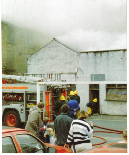 Fire at Mill on  Railway St 
17-Buildings and the Urban Environment-05-Street Scenes-022-Railway Street
Keywords: 1988