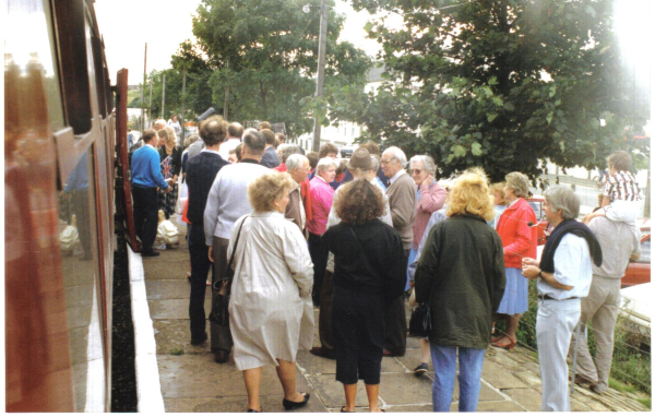 Return of the Evacuees 
09-People and Family-02-People-000-General
Keywords: 1989