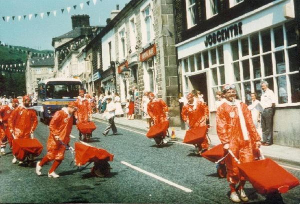 The Red Barrows display team on Bridge St 
17-Buildings and the Urban Environment-05-Street Scenes-003-Bridge Street
Keywords: 1989