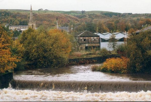 Weir from Peel Brow Bridge 
17-Buildings and the Urban Environment-05-Street Scenes-021-Peel Brow area
Keywords: 1989