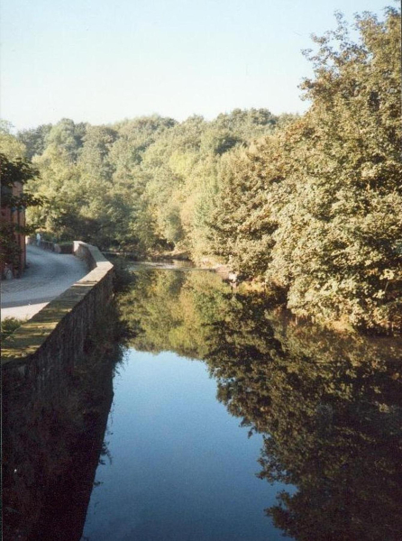 River Irwell by Holme Mill 
17-Buildings and the Urban Environment-05-Street Scenes-022-Railway Street
Keywords: 1989