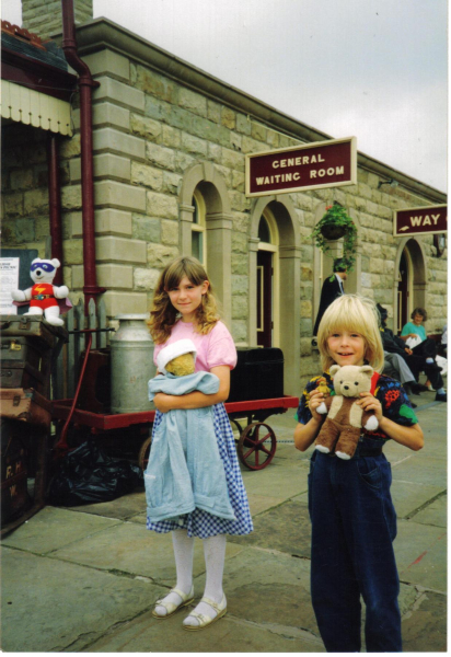 Teddy bears picnic day at the railway station 
16-Transport-03-Trains and Railways-000-General

Keywords: 1990