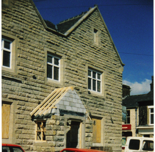Building work at The Railway Hotel 
14-Leisure-05-Pubs-024-Railway

Keywords: 1990