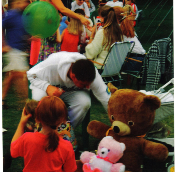 Teddy Bears picnic 
09-People and Family-02-People-000-General

Keywords: 1990
