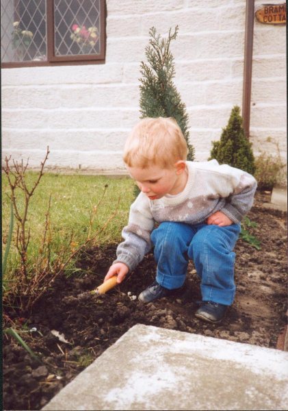 young boy digging in his garden 
09-People and Family-02-People-000-General

Keywords: 1990