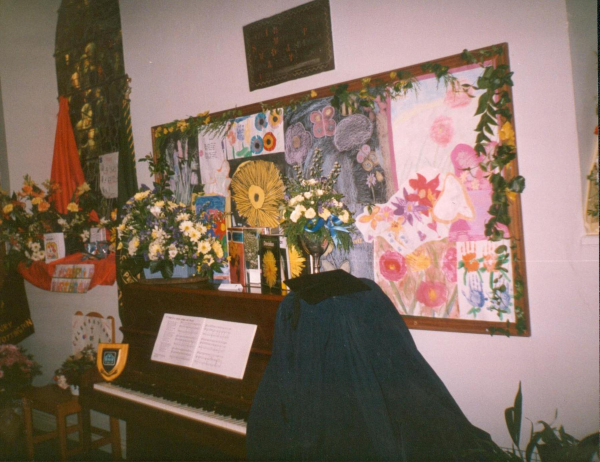 Flower Festival - Unknown Church
06-Religion-02-Church Activities-000-General
Keywords: 1997