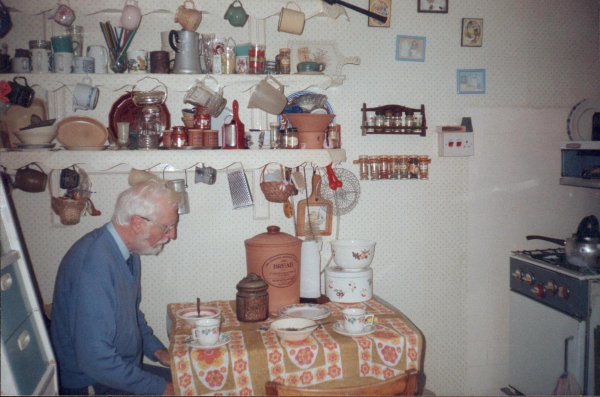 '' Breakfast in the Kitchen '' 
09-People and Family-02-People-000-General
Keywords: 1998