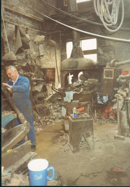 Clayton - Blacksmiths Paradie Street
09-People and Family-02-People-000-General
Keywords: 1991