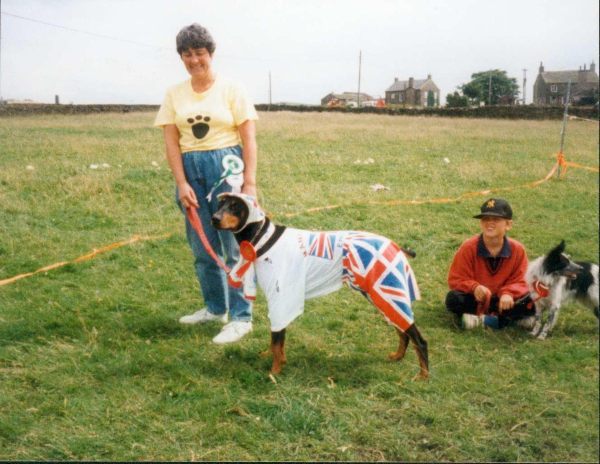 '' Top Dog ''  - Bleakholt 
19-Animals and Plants-01-General-001-Bleakholt Animal Sanctuary
Keywords: 1991