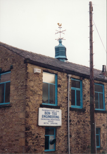 Ben Tex Engineering on Square St 
17-Buildings and the Urban Environment-05-Street Scenes-026-Square Street area
Keywords: 1991