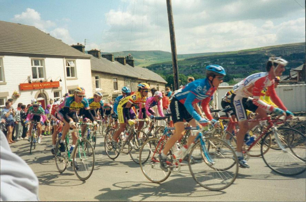 Kellogg's Round Britain cycle race outside the Rose and CrownKelloggs Round Britain race outside the Rose and Crown
14-Leisure-02-Sport and Games-007-Cycling and Cycle Races
Keywords: 1993