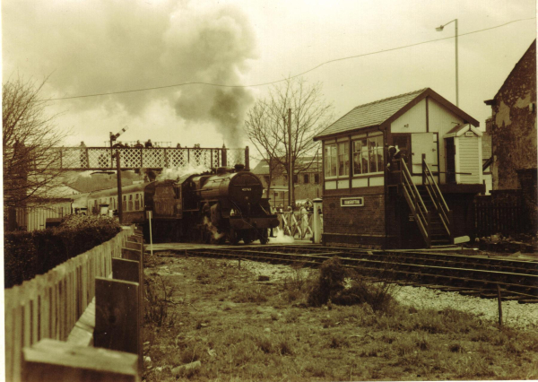 East Lancs Railway at Ramsbottom including signal box
16-Transport-03-Trains and Railways-000-General
Keywords: 1995
