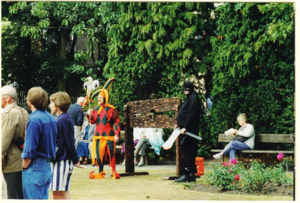 Who's next for execution - Ramsbottom 2000 fair
09-People and Family-02-People-000-General
Keywords: 1995