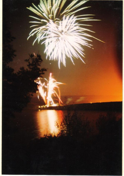 Firework Finale at Turn Fisheries - 4th November 
17-Buildings and the Urban Environment-05-Street Scenes-011-Edenfield
Keywords: 1995
