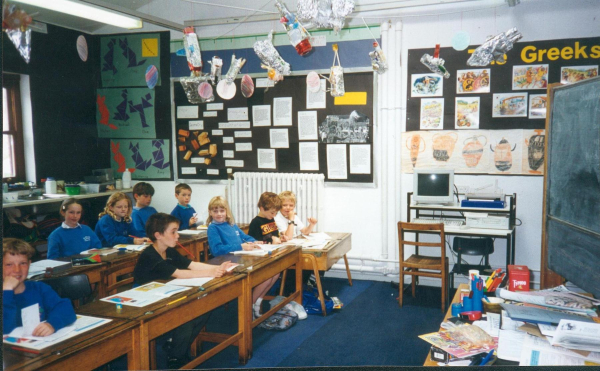 St Paul's school children
06-Religion-01-Church Buildings-001-Church of England  - St. Paul, Bridge Street, Ramsbottom
Keywords: 1996