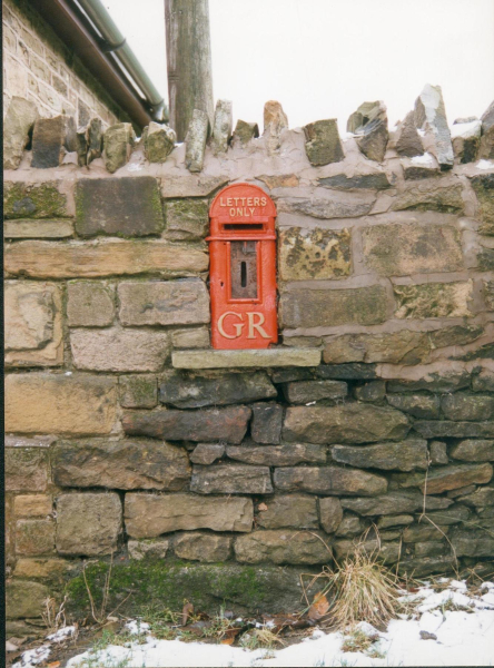 Dora Street Ramsbottom - post box in wall off Bolton Road West
17-Buildings and the Urban Environment-05-Street Scenes-002-Bolton Road West
Keywords: 1996