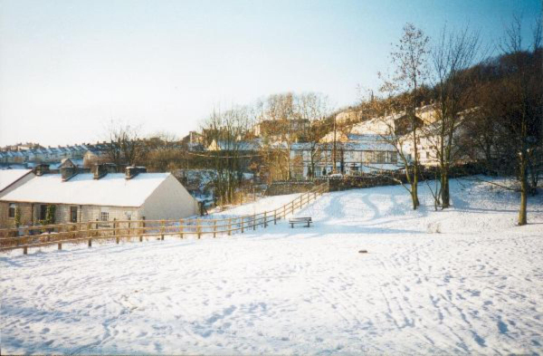 The old Mill Hotel 
17-Buildings and the Urban Environment-05-Street Scenes-006-Carr Street and Tanners area
Keywords: 1996