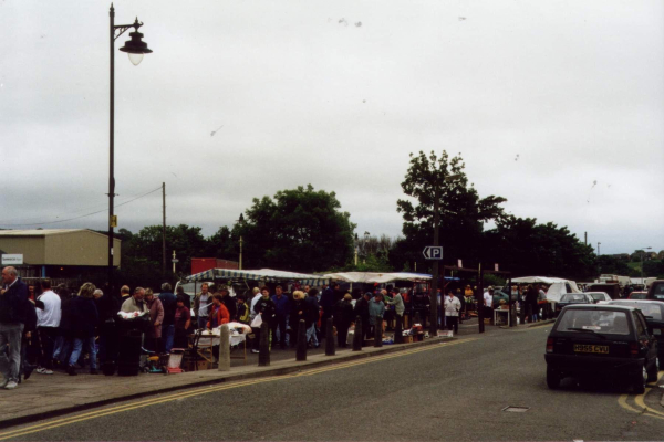 Sunday market 
14-Leisure-04-Events-006-Markets
Keywords: 1998