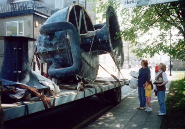 Is it really the urn 
17-Buildings and the Urban Environment-05-Street Scenes-017-Market Place
Keywords: 1998