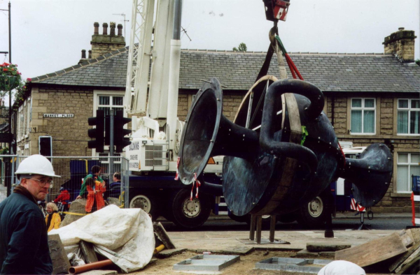 The Urn at last
17-Buildings and the Urban Environment-05-Street Scenes-017-Market Place
Keywords: 1998