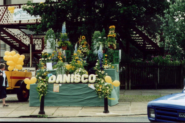 Ramsbottom in Bloom  sign outside the Railway Station
17-Buildings and the Urban Environment-05-Street Scenes-022-Railway Street
Keywords: 1998