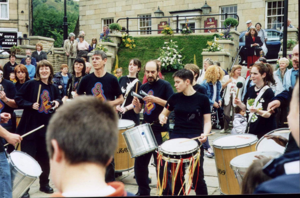 Urn celebrations 
17-Buildings and the Urban Environment-05-Street Scenes-017-Market Place
Keywords: 1998