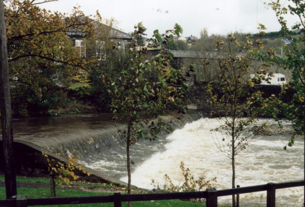 River Irwell by the Wharf
17-Buildings and the Urban Environment-05-Street Scenes-021-Peel Brow area
Keywords: 1998