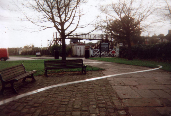 The River and Ramsbottom Station 
17-Buildings and the Urban Environment-05-Street Scenes-021-Peel Brow area
Keywords: 1998