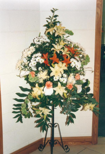 Christ Church Flower Festival
06-Religion-01-Church Buildings-014-Christ Church Baptist Methodist, Great Eaves Road, Ramsbottom
Keywords: 2000