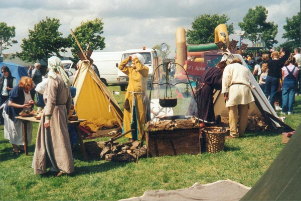 Viking camp at Edenfield Village Fete
17-Buildings and the Urban Environment-05-Street Scenes-011-Edenfield
Keywords: 2000