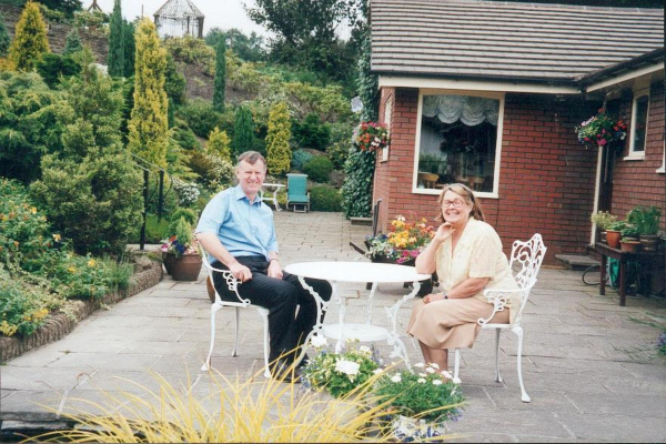 Gardens of Edenfield event - waiting for visitors
17-Buildings and the Urban Environment-05-Street Scenes-011-Edenfield
Keywords: 2000
