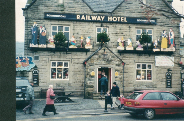 Christmas celebrations - Railway Hotel
16-Transport-03-Trains and Railways-000-General
Keywords: 2000