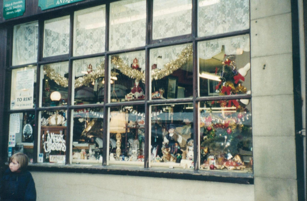 Christmas celebrations - shop window display
to be catalogued
Keywords: 2000