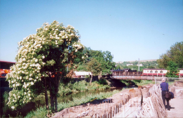 Repairs in Nuttall Park
14-Leisure-01-Parks and Gardens-001-Nuttall Park General
Keywords: 2000