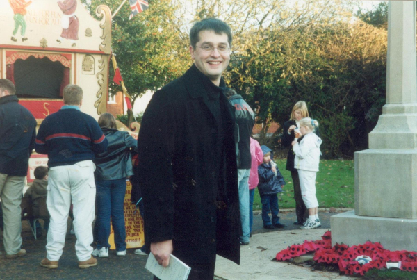 G.M.R radio presenter Jonathon Ali opens Dickensian Christmas at the cenotaph in St Paul's gardens
to be catalogued
Keywords: 2001