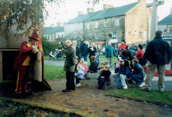 Waiting for Punch and Judy - Dickensian Christmas in St Paul's Gardens
to be catalogued
Keywords: 2001