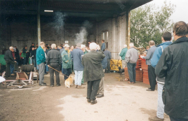Hinchcliffe's auction of spare parts Walmersley Road
17-Buildings and the Urban Environment-05-Street Scenes-035-Manchester Road Walmersley Area
Keywords: 2001