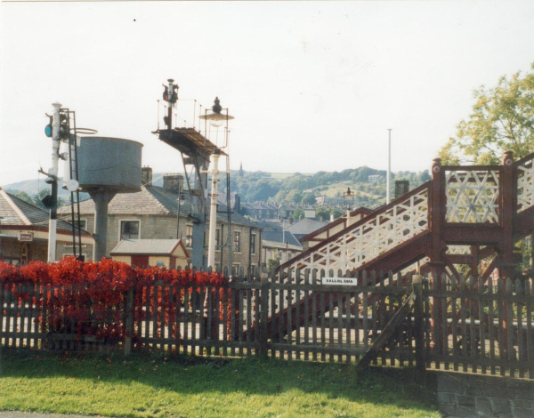 Balliol Road sign by the Railway station in Ramsbottom
16-Transport-03-Trains and Railways-000-General
Keywords: 2001