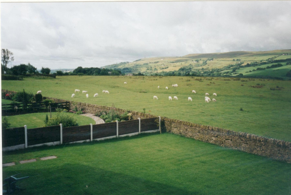 Looking South East from Edenfield towards Holcombe
17-Buildings and the Urban Environment-05-Street Scenes-011-Edenfield
Keywords: 2001