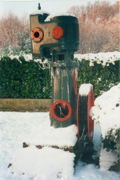 Brooksbottom pump
17-Buildings and the Urban Environment-05-Street Scenes-028-Summerseat area
Keywords: 2001