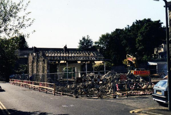 Square Street redevelopment
17-Buildings and the Urban Environment-05-Street Scenes-026-Square Street area
Keywords: 2002