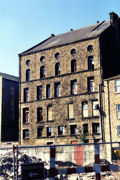 Square Street redevelopment
17-Buildings and the Urban Environment-05-Street Scenes-026-Square Street area
Keywords: 2002