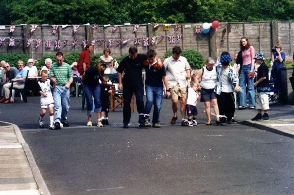 Linden Avenue street party for the Queen's Golden Jubilee celebrations
people
Keywords: 2002